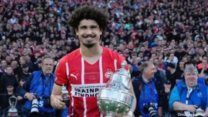 André Ramalho, ex-zagueiro do PSV, está próximo de fechar com o Corinthians