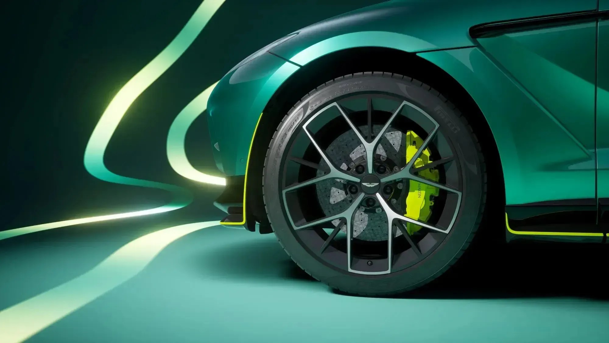 Aston_Martin_DBX707_AMR24_Edit