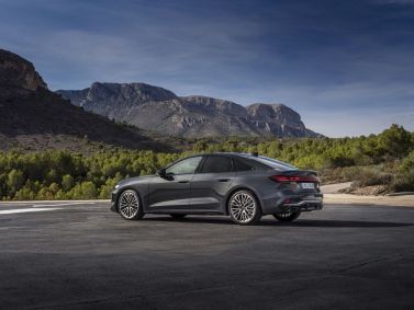 Novo Audi A5 Sedan na cor cinza Magnet