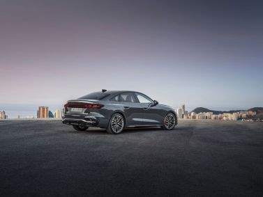 Novo Audi A5 Sedan na cor cinza Magnet