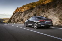 Novo Audi A5 Sedan na cor cinza Magnet