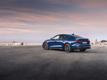 Audi S5 Sedan na cor azul Ascari metálico