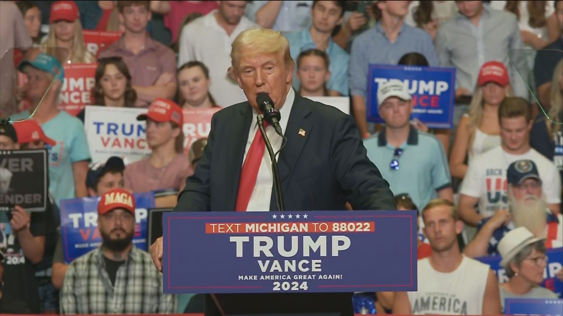 Donald Trump em primeiro comício da campanha • CNN/Reprodução