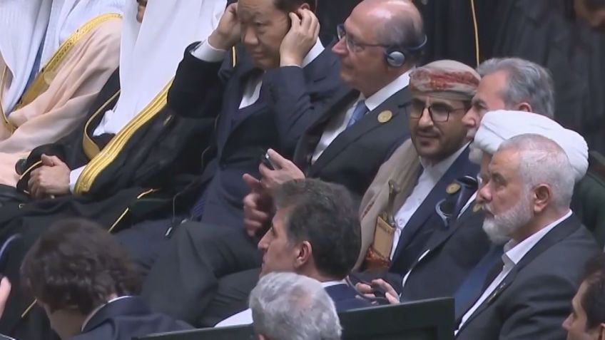 O vice-presidente Geraldo Alckmin (ao fundo, de fone de ouvido) e o líder político do Hamas Ismail Haniyeh (à frente) / Reuters