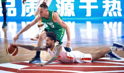Brasil x Camarões no Pré-olímpico de basquete em Riga, na Letônia