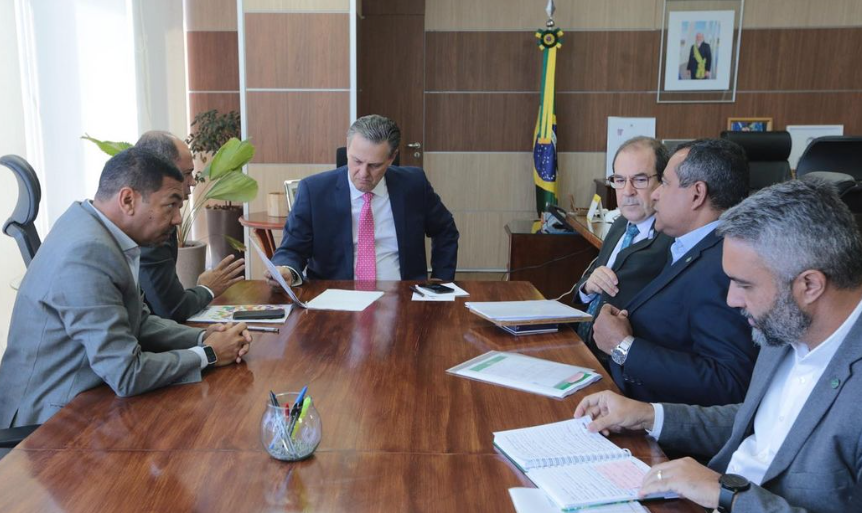 Ministro Carlos Fávaro se reuniu com presidente do Inmet, Naur Pontes
