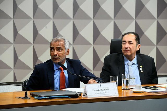 O relator da CPI, senador Romário (PL-RJ), e o presidente da comissão, senador Jorge Kajuru (PSB-GO) / 10/07/2024 - Marcos Oliveira/Agência Senado