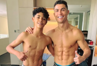 Ex-Chelsea afirma que Cristiano Ronaldo adiará aposentadoria para jogar com filho