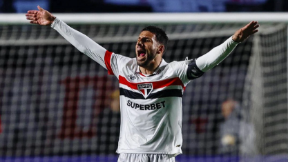 Calleri em vitória do São Paulo diante do Goiás, pela Copa do Brasil