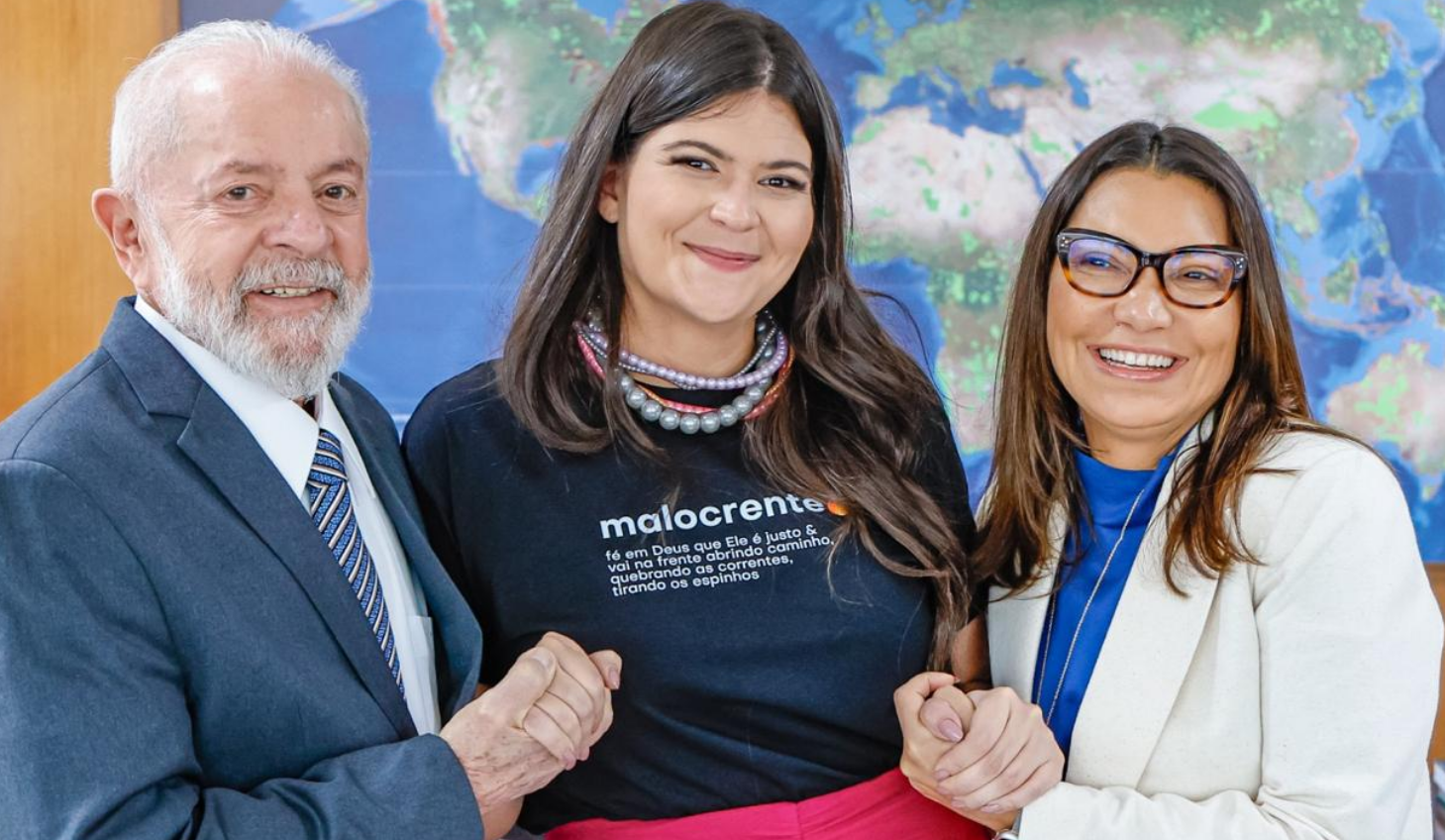 O presidente Luiz Inácio Lula da Silva (PT) e a primeira-dama Janja (à direita) receberam a vereadora de Goiânia Aava Santiago (PSDB)