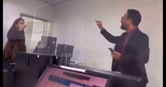 Discussão entre juíza e advogado durante audiência em fórum de Diadema (SP)