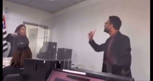 Discussão entre juíza e advogado durante audiência em fórum de Diadema (SP)