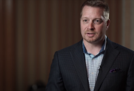 Quem é o CEO da CrowdStrike que pediu desculpas por 