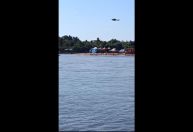 Vídeo: Helicóptero dos bombeiros faz pouso forçado na água em Goiás
