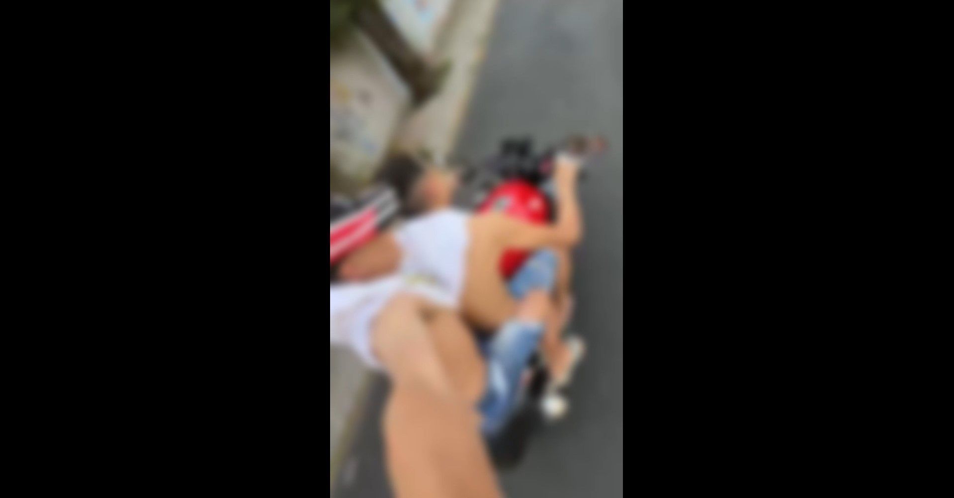Moto envolvida em acidente era pilotada por adolescente de 17 anos; na garupa estava um jovem de 14