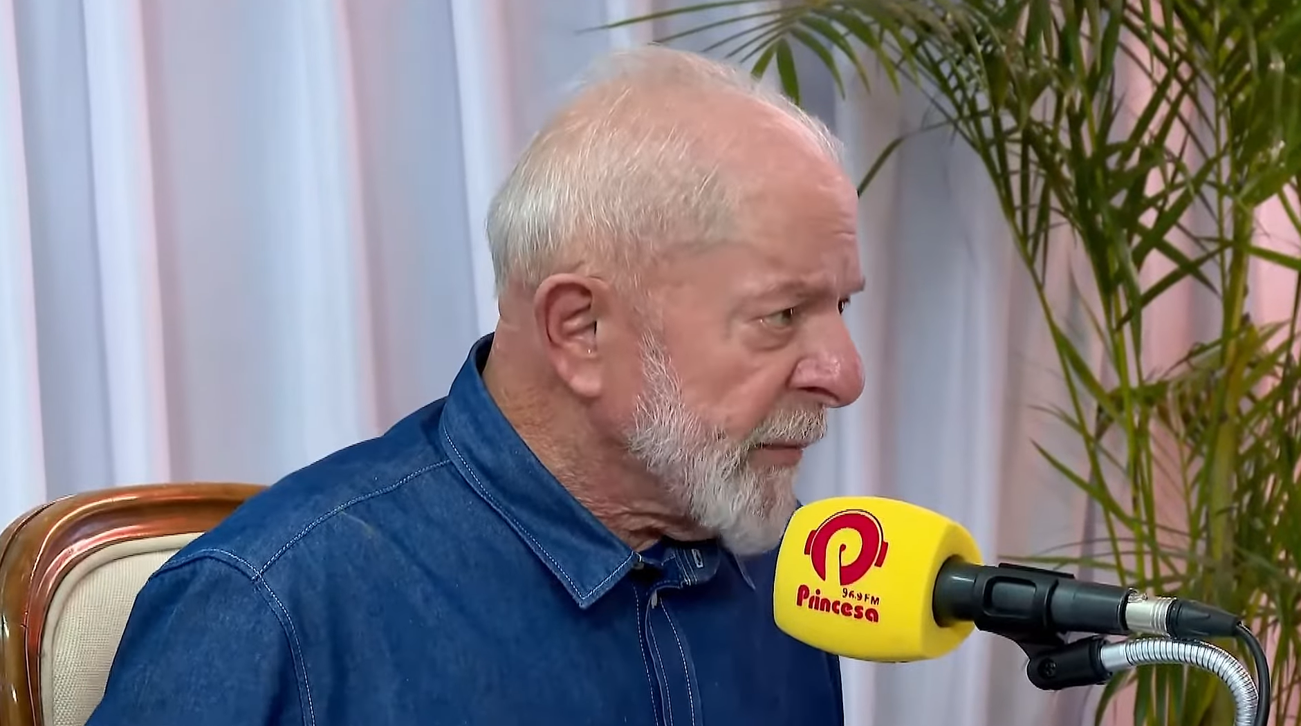 Lula em entrevista à Rádio Princesa FM