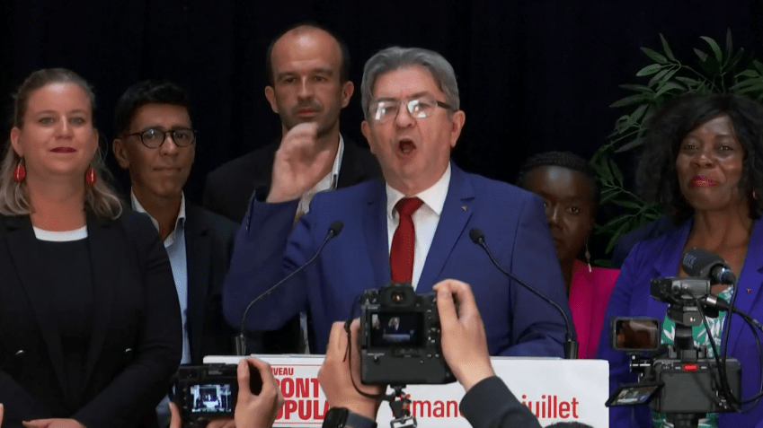 Jean-luc Mélenchon discursa após fechamento das urnas / Reuters