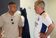Carlo Ancelotti dá boas-vindas a Mbappé no Real Madrid; veja