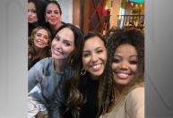 Casamento às Cegas Brasil 4: parte do elenco se reúne em bar em SP