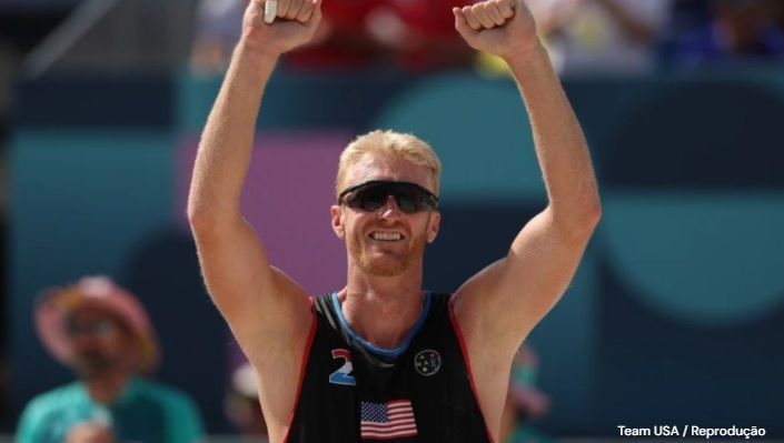 Chase Budinger, dos Estados Unidos, durante jogo do vôlei de praia