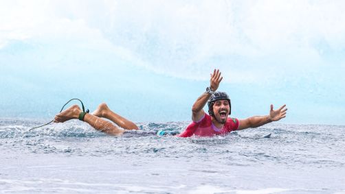 Chumbinho comemora bom desempenho nas oitavas de final do surfe em Paris 2024