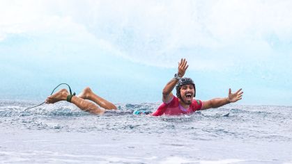Chumbinho comemora bom desempenho nas oitavas de final do surfe em Paris 2024