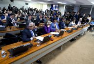 Comissão do Senado aprova isenção de FGTS e INSS para trabalhador já aposentado