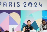 Curry e Durant elogiam LeBron James, o porta-bandeira dos Estados Unidos