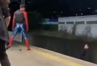 Vídeo: Após briga, &quot;Homem-Aranha&quot; joga passageiro no trilho do metrô em BH