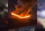Incêndio de grandes proporções atinge supermercado em Osasco; uma vítima foi resgatada