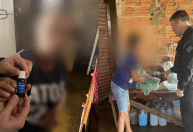 Mulher é presa em Goiás por atacar companheiro com soda cáustica