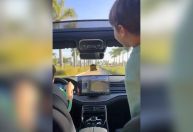 Polícia não vê infração no vídeo em que filho de 7 anos do cantor Gusttavo Lima dirige carro