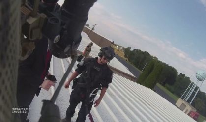 Ataque a Trump: novo vídeo mostra policiais no telhado com corpo de atirador