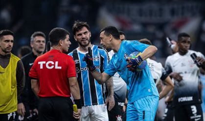 Goleiro do Grêmio reclama e diz que Corinthians foi ajudado pela arbitragem