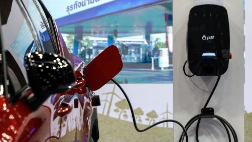 Estação de carregamento elétrico de um Volvo XC40 à mostra no Thailand Fast Auto Show & EV Expo 2023