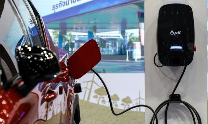 Estação de carregamento elétrico de um Volvo XC40 à mostra no Thailand Fast Auto Show & EV Expo 2023