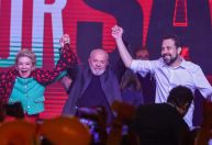 Ao lado de Lula, Guilherme Boulos é oficializado como candidato pelo PSOL em São Paulo