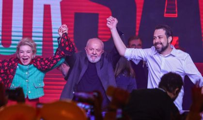 Lula ao lado de Guilherme Boulos e Marta Suplicy