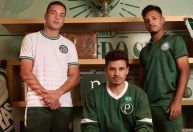 Palmeiras lança coleção retrô com camisas históricas; veja preços