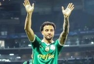 Felipe Anderson é apresentado à torcida do Palmeiras e exibe número de camisa