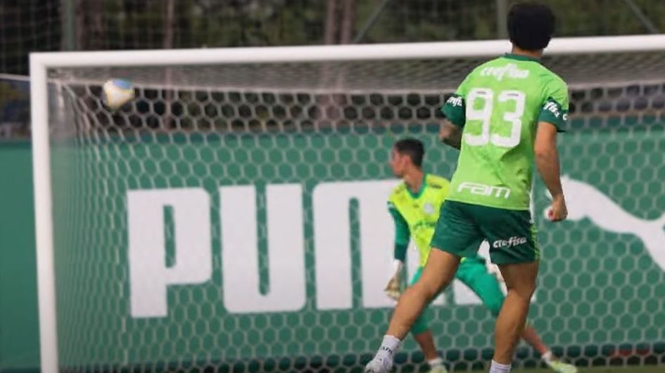 Felipe Anderson treina pela primeiras vez na Academia de Futebol do Palmeiras