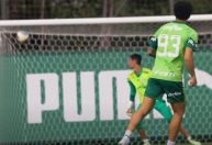 Felipe Anderson faz gols em primeiro treino no Palmeiras; vídeo