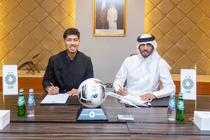 Firmino assinou contrato válido até 2027