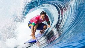 Gabriel Medina é um dos surfistas brasileiros nas oitavas de final em Paris