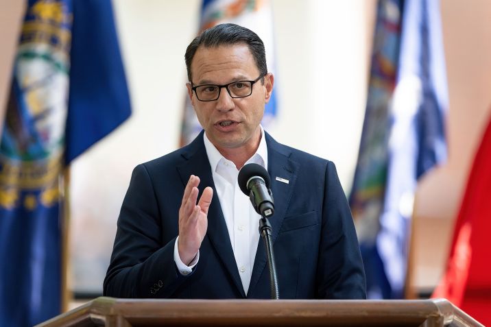 O governador da Pensilvânia, Josh Shapiro, é visto na Cerimônia de Celebração da Liberdade durante o Wawa Welcome America em 04 de julho de 2023 na Filadélfia, Pensilvânia / Gilbert Carrasquillo/GC Images