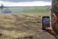 Parlamentares russos querem punição para tropas que usam smartphones na guerra da Ucrânia