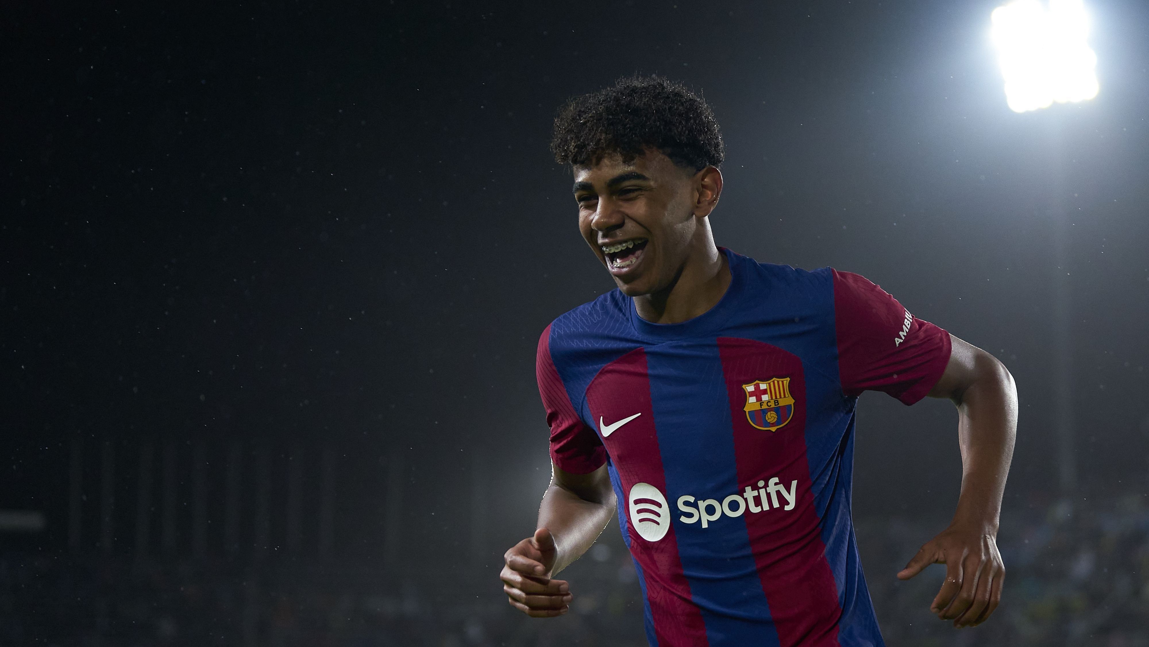 Lamine Yamal em jogo do Barcelona na última temporada