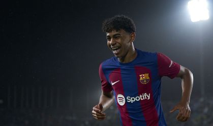 Lamine Yamal em jogo do Barcelona na última temporada