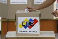 Crises enfraquecem Maduro na Venezuela, diz especialista à CNN