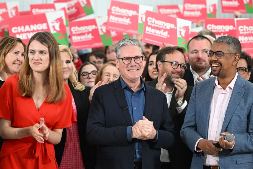 O líder trabalhista Sir Keir Starmer no último dia de campanha em 3 de julho de 2024 em Whitland, no País de Gales / Matthew Horwood/Getty Images